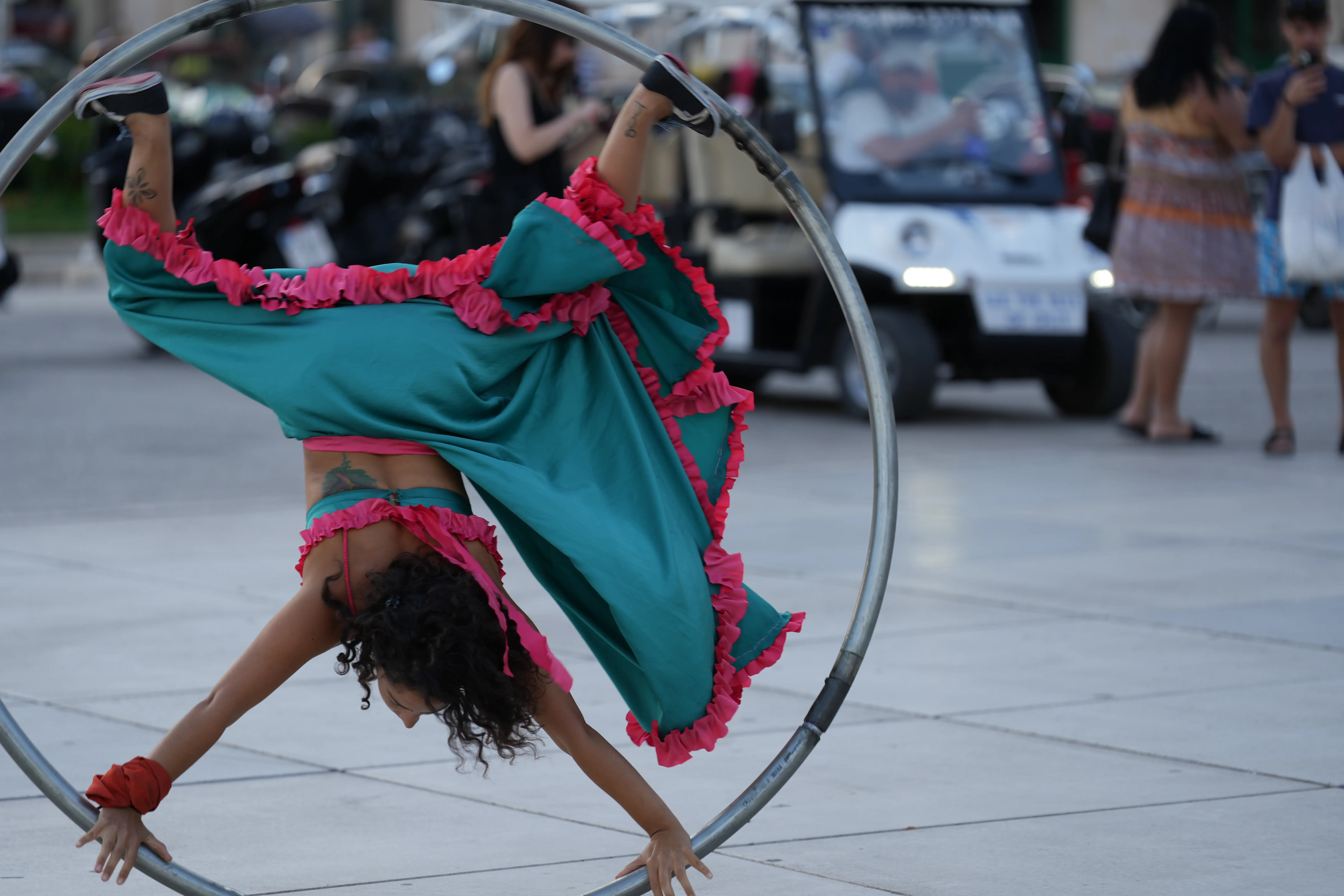 maria-lopez-cyr-wheel-handstand-split-riva