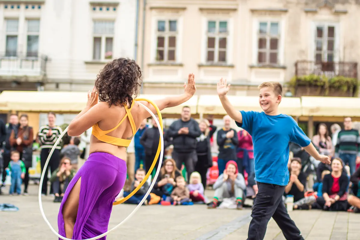 maria-lopez-cyr-wheel-high-fives-child