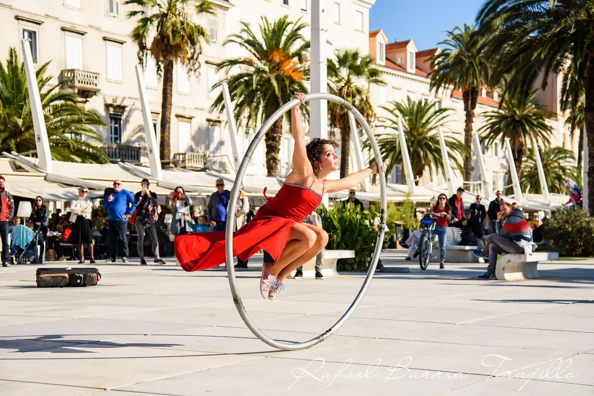 maria-lopez-cyr-wheel-street-performance-split-riva